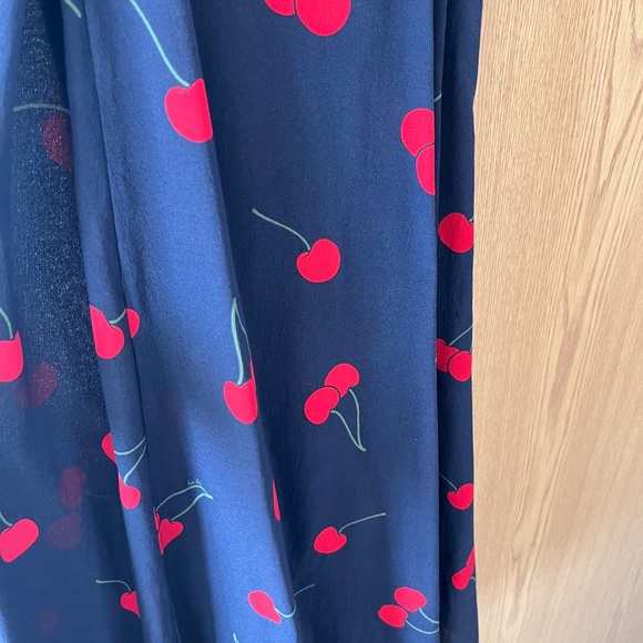 Réalisation Par The Teale Short Sleeve Silk Wrap Dress in Wild Cherry, XS - Picture 13 of 14